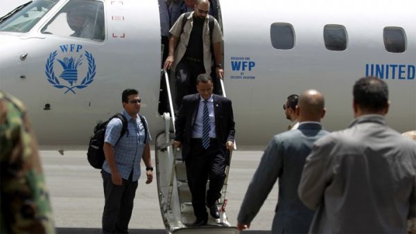 شاهد : أولى صور وصول الرئيس هادي إلى عدن (صور حديثة)
