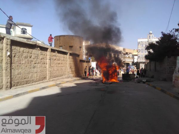 إب: إحتراق باص يحمل مشتقات نفطية مهربة جوار إدارة المرور (صور)