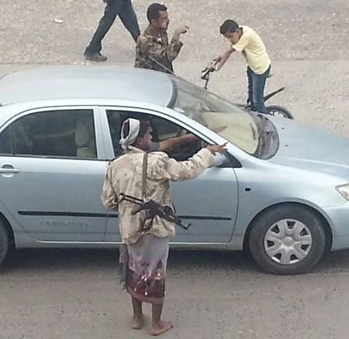 مسلح حوثي يقتل مواطن ويصيب آخر وسط مدينة إب ويلوذ بالفرار