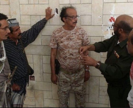 شبوة: اللواء النوبة يسلم ضرمان المحسوب على الحوثيين مبلغ 40 مليون مستخلصات الحماية الأمنية