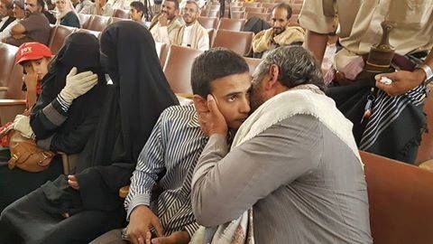 الجيش الوطني يفرج عن 52 طفلا كانوا يقاتلون في صفوف الحوثيين (صور)