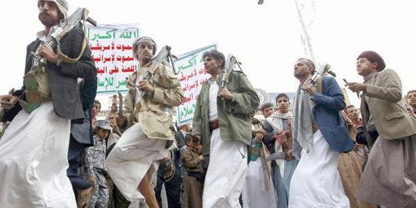 ذمار: اشتباكات مسلحة بين الحوثيين وقوات من الحرس الجمهوري والمليشيا تقتحم معسكر تابع للمخلوع