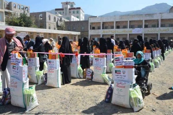 إب: تدشين حملة توزيع السلة الغذائية ضمن المرحلة الثانية من حملة "الكويت إلى جانبكم" (صور)