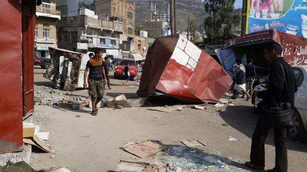 مليشيا الحوثي تزيل أكشاك وبسطات الباعة من شوارع مدينة إب  (صور)