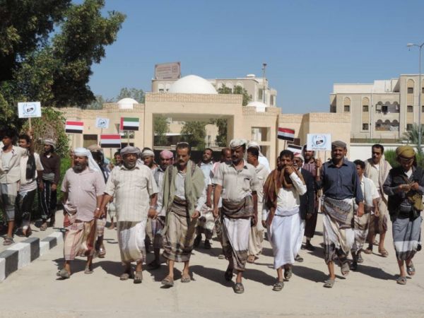 مهرجان جماهيري حاشد بسيئون لتأييد القيادة الشرعية والتمسك بالمرجعيات الثلاث (صور)