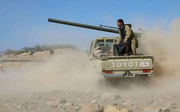 مدفعية الجيش تستهدف تجمعات الحوثيين بمديرية عسيلان بشبوة