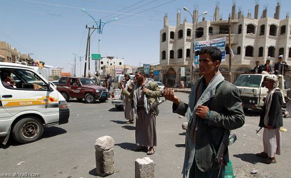 مليشيا الحوثي تجبر طلاب جامعة عمران على التظاهر ضد ما وصفته بـ