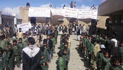 مليشيا الحوثي تبتز المعلمين في ذمار عبر صرف البطائق السلعية