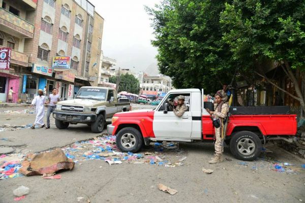 القبض على عناصر مطلوبين أمنيا على خلفية اغتيالات لأفراد الجيش بتعز