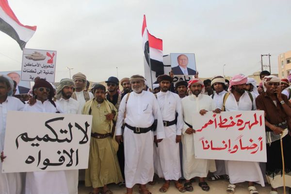 محافظ المهرة يهدد المحتجين على الوجود السعودي الإماراتي بالأباتشي (فيديو)