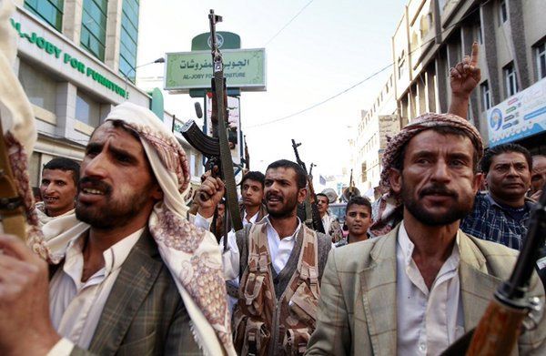 الحوثيون يقتلون شيخاً قبلياً في عمران ويفجرون منزله