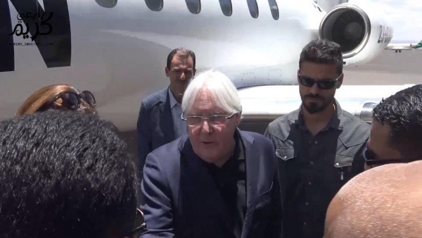 جريفيث يغادر صنعاء إلى عمّان بعد لقاء زعيم الحوثيين