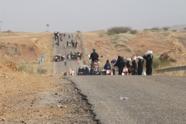 تنفيذية مخيمات النازحين تحذر من استمرار حصار الحوثيين على كُشر بحجة