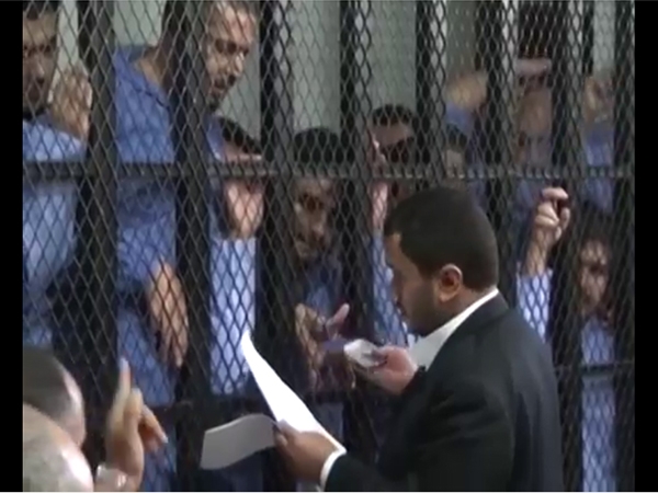 في جلسة محاكمة بصنعاء.. 36 معتقلا بسجون الحوثي يشكون التعذيب وخلع ملابسهم الداخلية