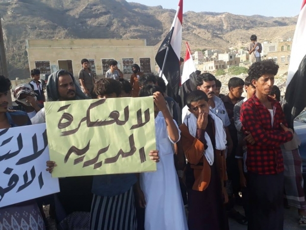 أبناء حوف يعتصمون أمام منفذ صرفيت للمطالبة برحيل القوات السعودية من المنفذ