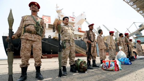 الحكومة وصفتها بالمسرحية.. قوات الحوثيين تبدأ إعادة انتشار بموانئ الحديدة