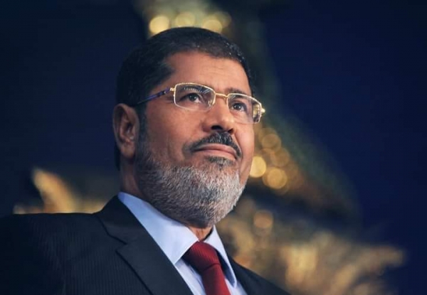تفاعلا مع وفاة مرسي.. يمنيون ينددون بالديكتاتورية والثورات المضادة