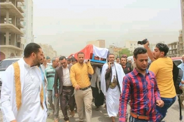 المئات في تعز يشيعون جثمان الناشطة 