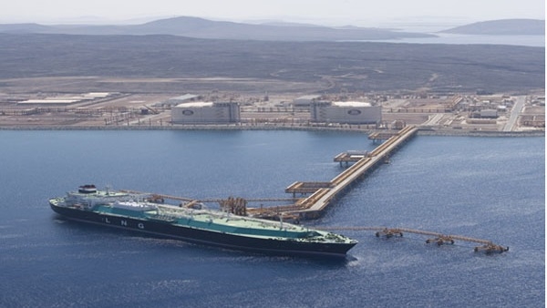 سلطات حضرموت تمنع رسو سفينة لتصدير النفط الخام بميناء الضبة