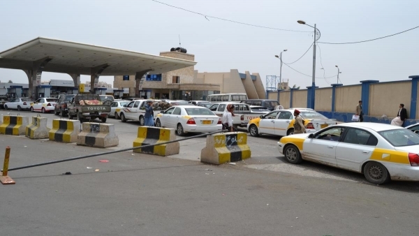 أزمة خانقة في المشتقات النفطية في مناطق سيطرة الحوثيين