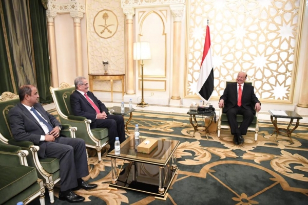 الرئيس هادي يشدد على الحد من تراجع أسعار العملة