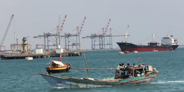 اللجنة الاقتصادية تحمل الحوثيين مسؤولية توقيف السفن المحملة بالوقود قبالة ميناء الحديدة