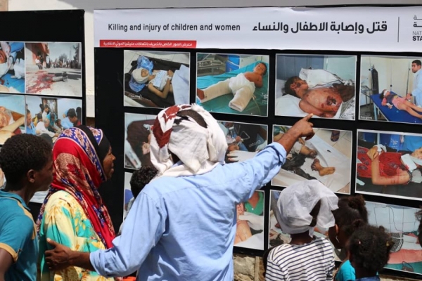 في الذكرى الخامسة لانقلابهم.. معرض صور بتعز يستعرض انتهاكات الحوثيين