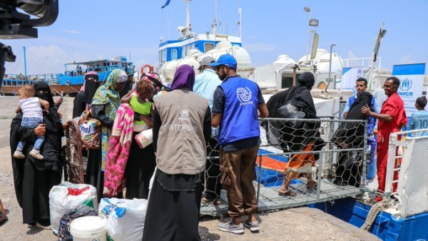 الهجرة الدولية تعلن إجلاء 143 لاجئاً صومالياً من اليمن
