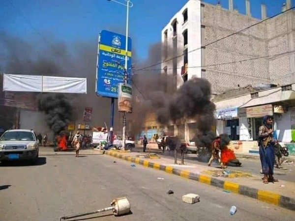احتجاجات وقطع للشوارع في تعز تنديدا بإهمال الجرحى