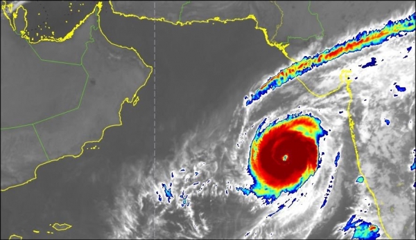خفر السواحل اليمنية تحذر من اقتراب العاصفة المدارية 