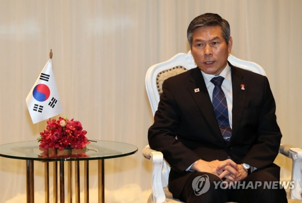 غداة احتجاز الحوثيين لسفينة كورية.. وزير الدفاع الكوري يصل الرياض