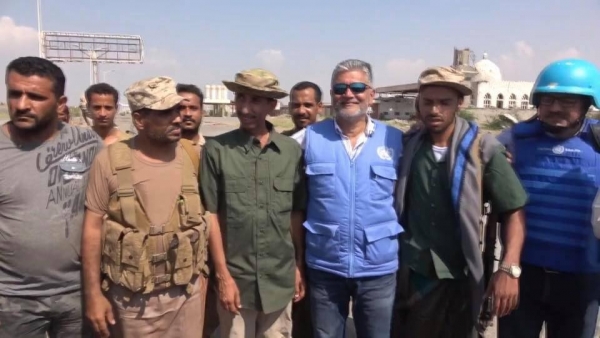 الحكومة اليمنية تشكو الحوثيين لرئيس لجنة إعادة الانتشار بـ