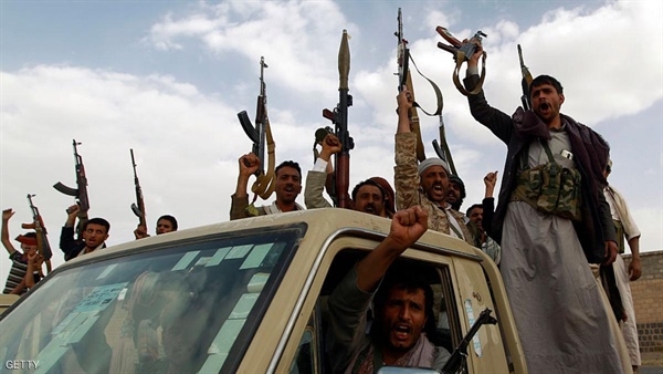  جماعة الحوثي تستهدف مخيما للنازحين في حريب نهم