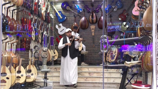 وسط تغيرات اجتماعية.. سوق الآلات الموسيقية تزدهر في السعودية