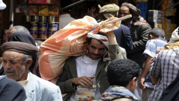 الأزمة المعيشية تدفع بمقتنيات اليمنيين إلى أسواق 