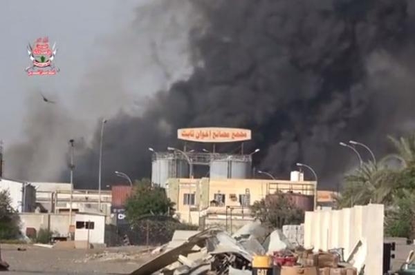 مقتل مدني وإصابة آخر في قصف حوثي استهدف مصنعا للألبان