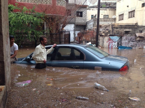 مفوضية اللاجئين تعلن تضرر 400 أسرة نازحة جراء الأمطار في عدن
