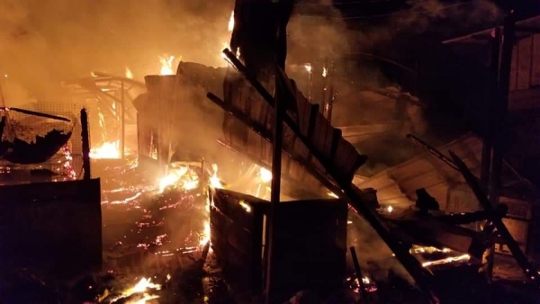 النيران تلتهم محال تجارية في السوق المركزي بمدينة زبيد