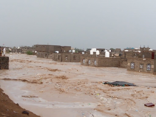 محافظ مأرب يخصص 150 مليون ريال لمساعدة متضرري السيول