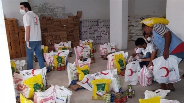 الهلال الأحمر التركي يوزع ألف سلة غذائية بمأرب‎