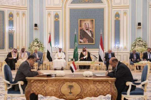 مستشار رئاسي يدعو الشرعية للانسحاب من اتفاق الرياض