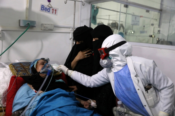 الحوثيون يحذرون من كارثة صحية وشيكة لعدم توفر الوقود