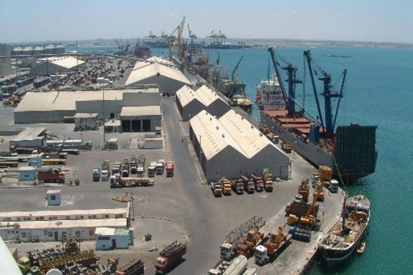 مدير ميناء عدن: اللجنة المكلفة بالتحقيق أثبتت خلو الميناء من نترات الأمونيوم
