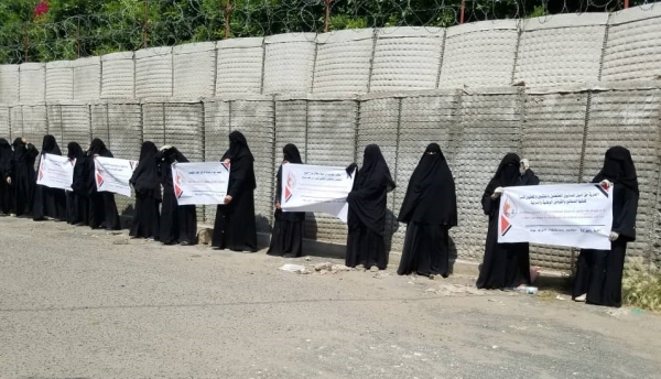 صنعاء.. وقفة احتجاجية لأمهات المختطفين تطالب بسرعة الإفراج عن المعتقلين