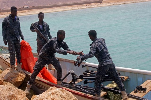 تقرير يكشف عن تحويل ملايين الدولارات من الصومال إلى يمني مشمول بالعقوبات وتجار أسلحة (ترجمة خاصة)