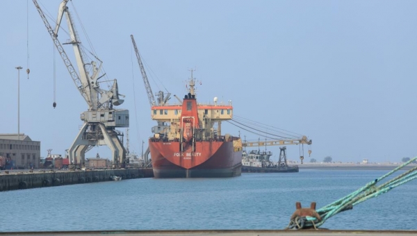 جماعة الحوثي تعلن وصول 4 سفن نفطية لميناء الحديدة احتجزها التحالف منذ 200 يوم