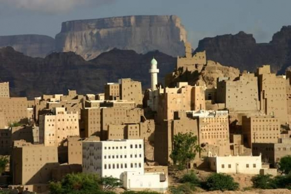 محافظ شبوة يؤكد على أهمية توثيق المعالم التاريخية لمدينة حبان وإبراز تراثها المعماري