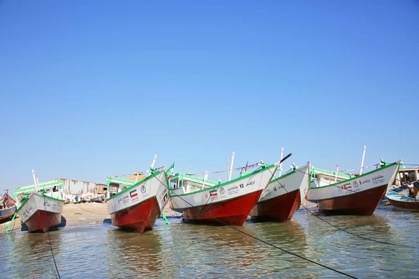 بدعم كويتي.. توزيع قوارب صيد للمتضررين بالساحل الغربي