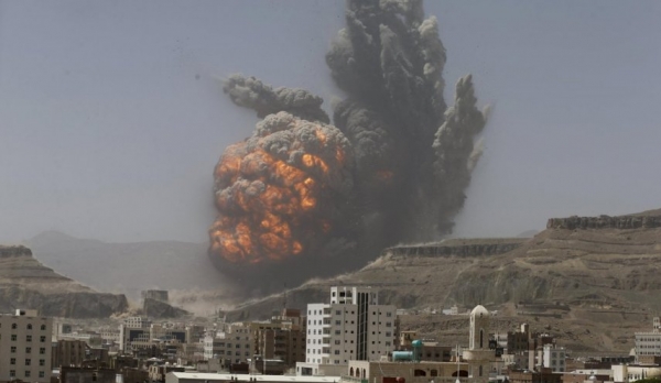 الحوثيون يتهمون التحالف بشنّ 20 غارة على مطار صنعاء ومناطق متفرقة