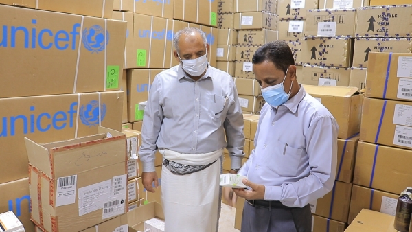 سلطنة عمان تقدم مساعدات طبية لمكتب الصحة في سيئون
